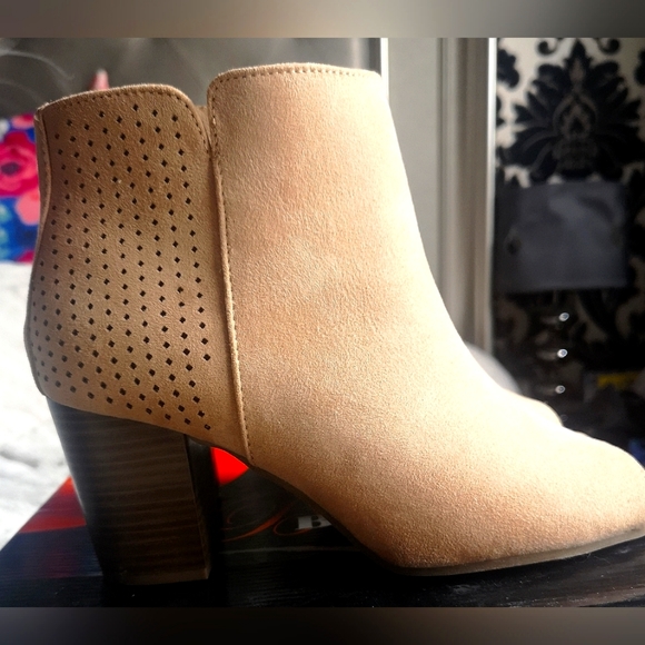 Old Navy Shoes - NWOT OLD NAVY OPEN TOE BOOTS. SIZE 8